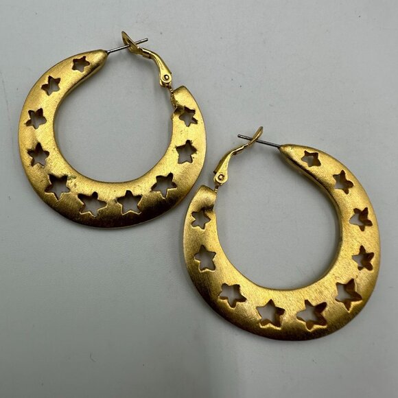 3/$30 Gold Tone Hoop Earrings Cutout Star Design Matte Finish Retro Statement - Picture 4 of 9